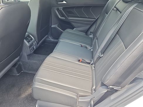 Certified 2024 Volkswagen Tiguan SE R-Line AWD/4WD image 33