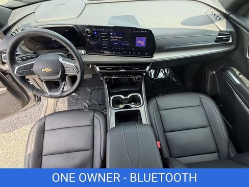 Certified 2025 Chevrolet Traverse LT w/ Driver Confidence Package FWD image 2