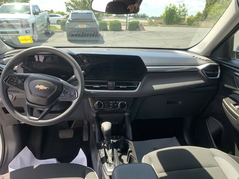 Used 2025 Chevrolet TrailBlazer LS w/ LS Convenience Package AWD/4WD image 14