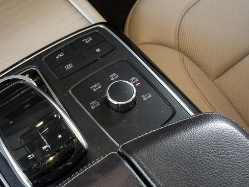 Used 2017 Mercedes-Benz GLE 43 AMG 4MATIC w/ Premium 2 Package image 28