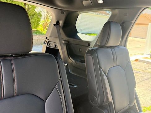 Used 2025 Honda Pilot TrailSport image 8
