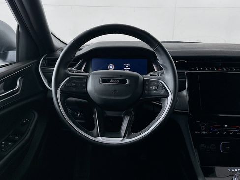 Used 2025 Jeep Grand Cherokee Laredo w/ MOPAR Finishing Package image 18