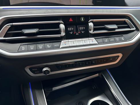 Used 2022 BMW X7 xDrive40i w/ Executive Package image 23