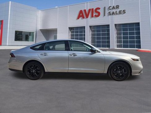 Used 2025 Honda Accord SE image 5