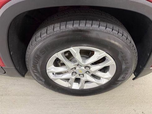 Used 2020 Chevrolet Traverse LT image 4