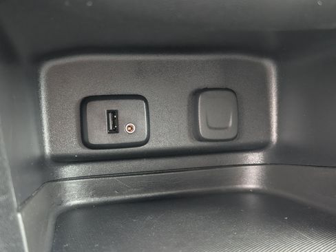 Used 2018 Chevrolet Equinox LT image 22