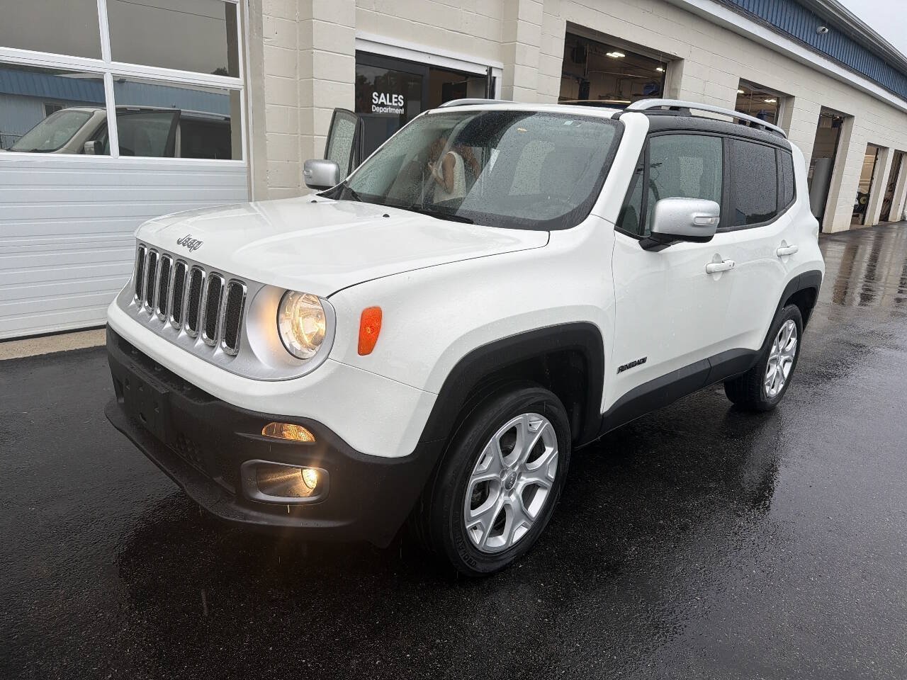 Used 2016 Jeep Renegade Limited w/ Trailer Tow Group AWD/4WD image 2