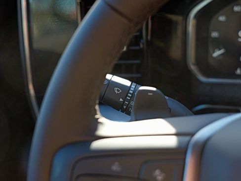 New 2026 GMC Sierra 1500 SLT image 17