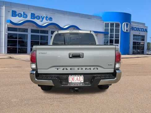 Used 2021 Toyota Tacoma TRD Off-Road AWD/4WD image 6