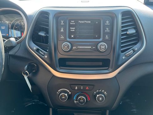 Used 2017 Jeep Cherokee Sport FWD image 23