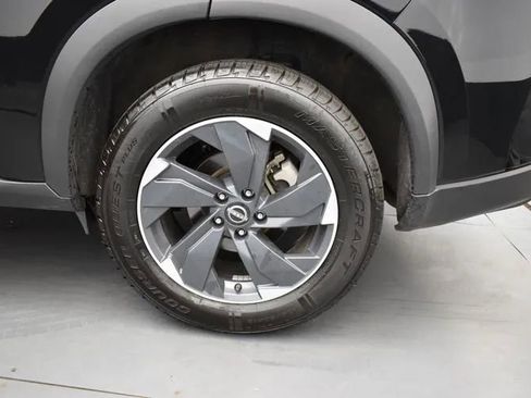 Used 2025 Nissan Rogue SV FWD image 35
