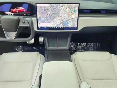 Used 2022 Tesla Model S Plaid image 18