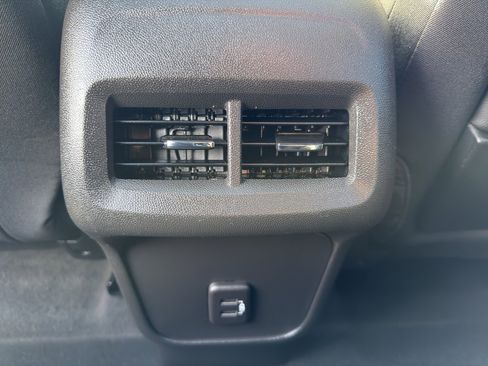 Used 2023 GMC Terrain SLE w/ Driver Convenience Package image 32