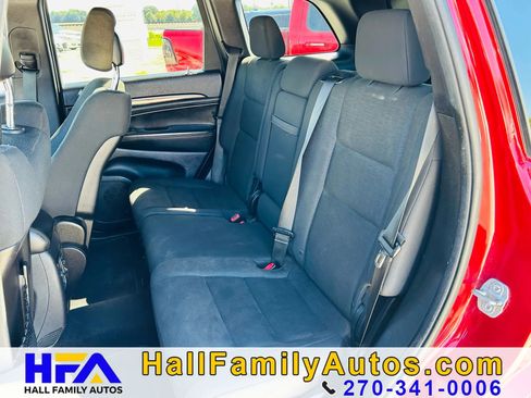 Used 2014 Jeep Grand Cherokee Laredo w/ 18" Wheel & 8.4" Radio Group AWD/4WD image 15