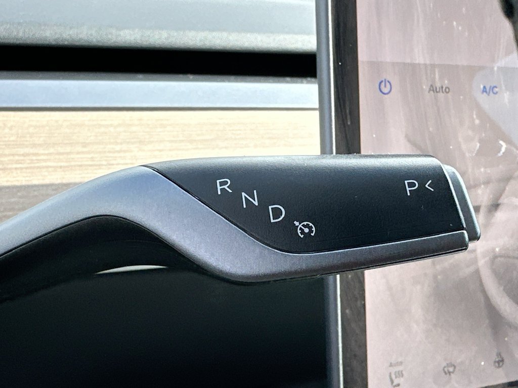 Used 2024 Tesla Model Y Long Range AWD/4WD image 16
