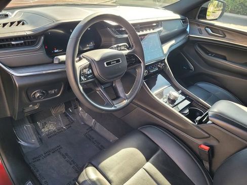 Used 2023 Jeep Grand Cherokee Overland w/ Luxury Tech Group IV AWD/4WD image 7