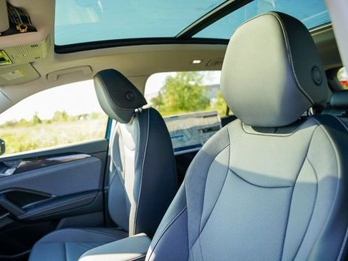 New 2025 Volkswagen Tiguan SE image 8