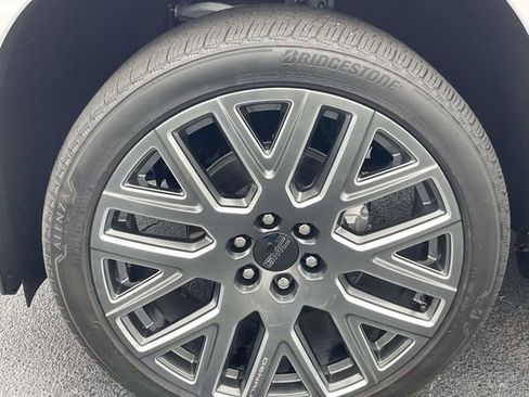 Used 2025 GMC Yukon XL Denali Ultimate image 8