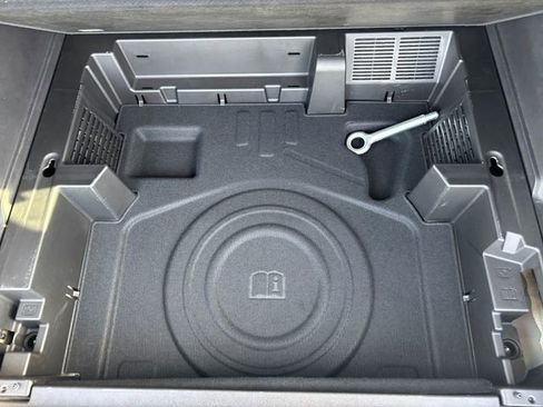 Used 2024 GMC Terrain SLE image 21