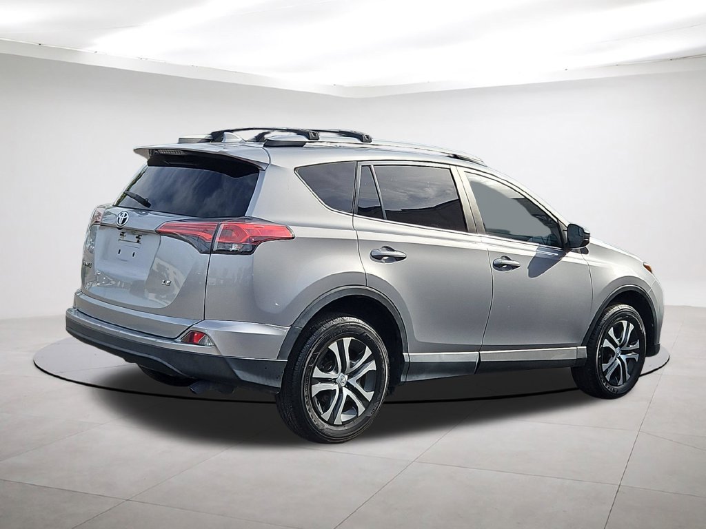 Used 2017 Toyota RAV4 LE FWD image 6