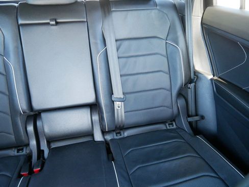 Certified 2022 Volkswagen Tiguan SEL R-Line image 14