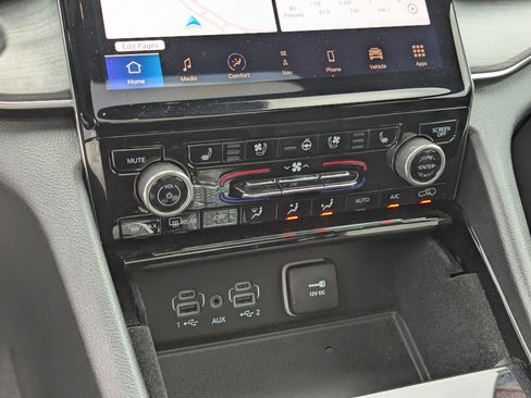 Certified 2021 Jeep Grand Cherokee L Overland w/ Luxury Tech Group IV image 26