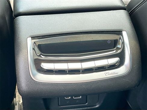 Used 2022 Cadillac XT6 Premium Luxury image 27