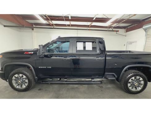 Used 2024 Chevrolet Silverado 2500 Custom w/ Custom Value Package AWD/4WD image 5