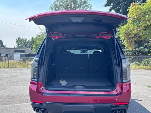 New 2025 Chevrolet Suburban RST w/ Comfort Package image 13