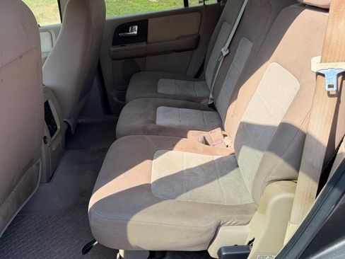 Used 2005 Ford Expedition XLT RWD image 6