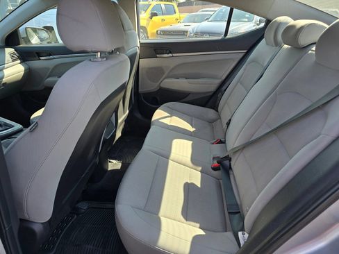 Used 2017 Hyundai Elantra SE FWD image 16