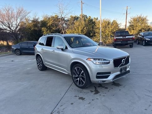 Used 2018 Volvo XC90 T6 Momentum w/ Convenience Package image 2