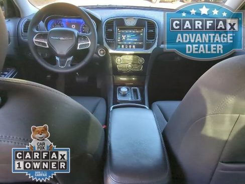 Used 2023 Chrysler 300 Touring w/ Sport Appearance Package image 15