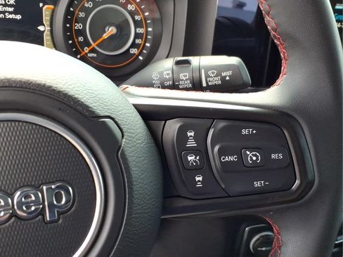 Used 2024 Jeep Wrangler Unlimited Rubicon AWD/4WD image 7