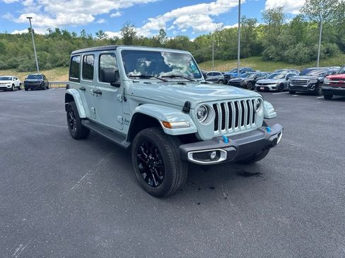 Used 2023 Jeep Wrangler Unlimited Sahara w/ Cold Weather Group AWD/4WD image 10