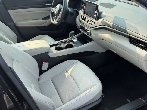 Certified 2025 Nissan Altima 2.5 SV FWD image 9