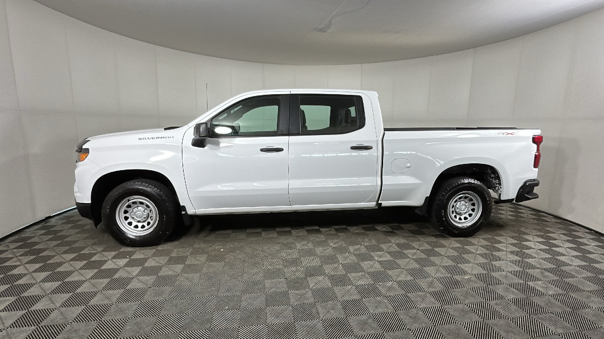 Used 2022 Chevrolet Silverado 1500 W/T w/ Trailering Package AWD/4WD image 6
