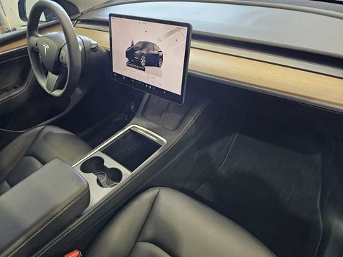 Used 2024 Tesla Model Y 2WD image 5