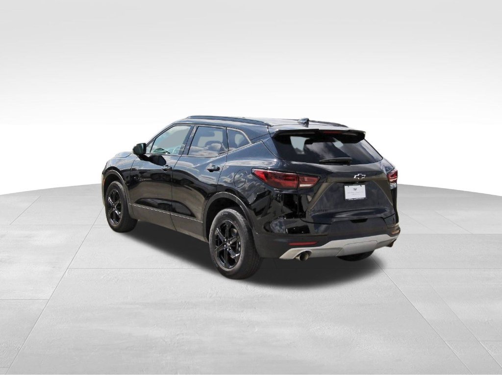 Used 2024 Chevrolet Blazer LT w/ Convenience Package FWD image 3