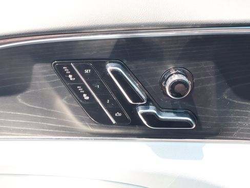Used 2024 Cadillac Lyriq Luxury RWD image 13