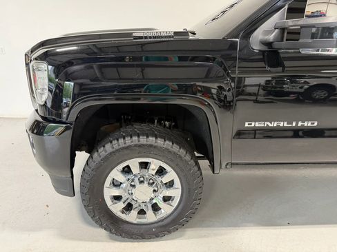 Used 2018 GMC Sierra 2500 Denali w/ Duramax Plus Package AWD/4WD image 10