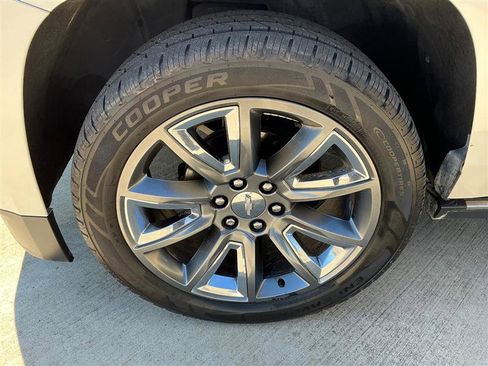 Used 2015 Chevrolet Tahoe LTZ RWD image 24