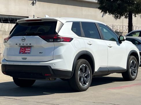 Used 2024 Nissan Rogue SV image 3