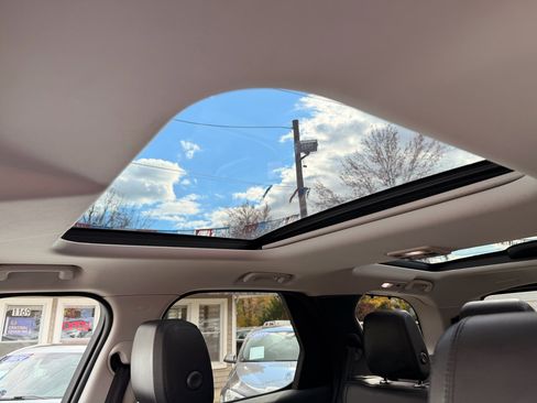 Used 2017 Land Rover Discovery HSE image 26