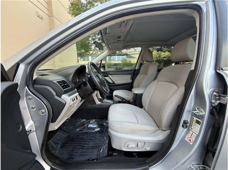 Used 2015 Subaru Forester 2.5i Premium w/ All-Weather Package AWD/4WD image 18