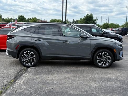 Used 2025 Hyundai Tucson Limited AWD/4WD image 2
