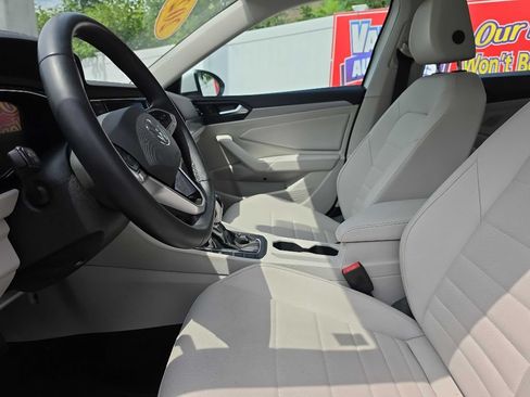 Used 2024 Volkswagen Jetta SE FWD image 16