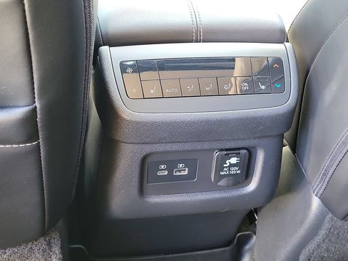 Used 2023 Nissan Pathfinder Platinum AWD/4WD image 18