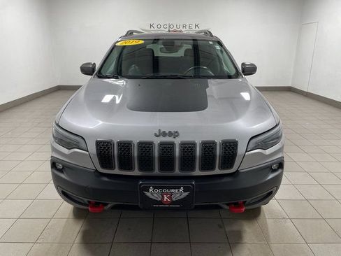 Used 2019 Jeep Cherokee Trailhawk AWD/4WD image 2