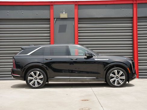 Used 2025 Cadillac Escalade IQ Luxury 2 w/ LPO, Premium Carpet Package AWD/4WD image 3